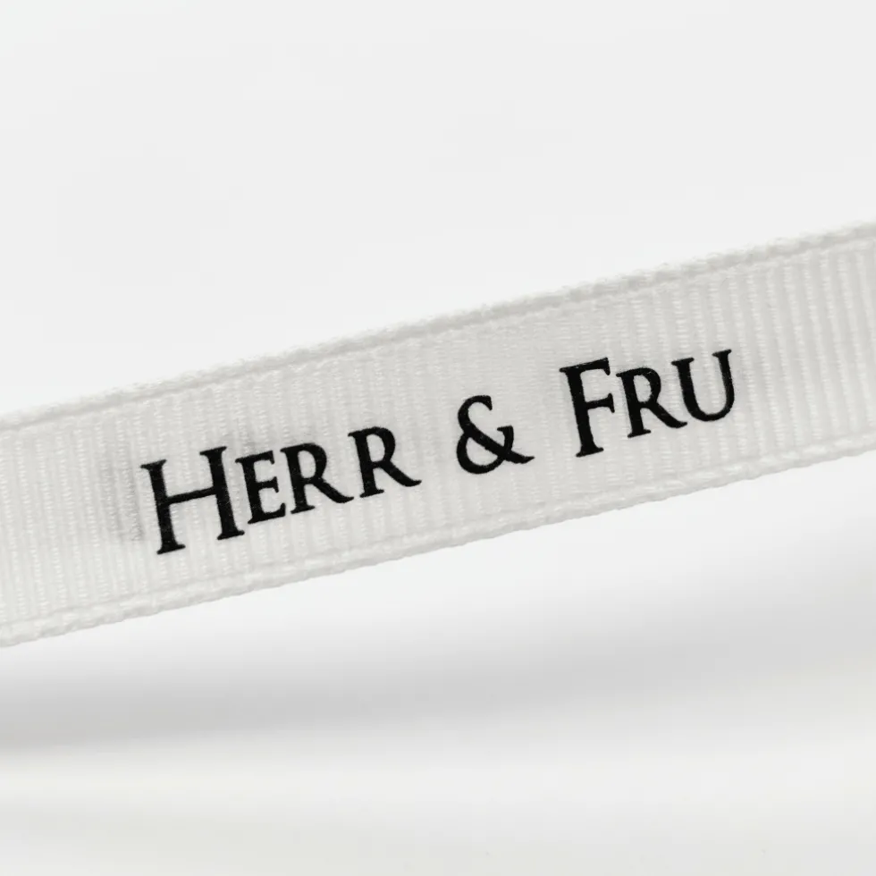 Gavebånd Herr & Fru hvit med sort tekst 10 mm