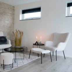 Glasglow sett lounge stol og puff hvit
