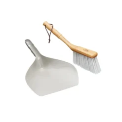 Living Nostalgia tradisjonelt feiebrett og kost i metall og bambus