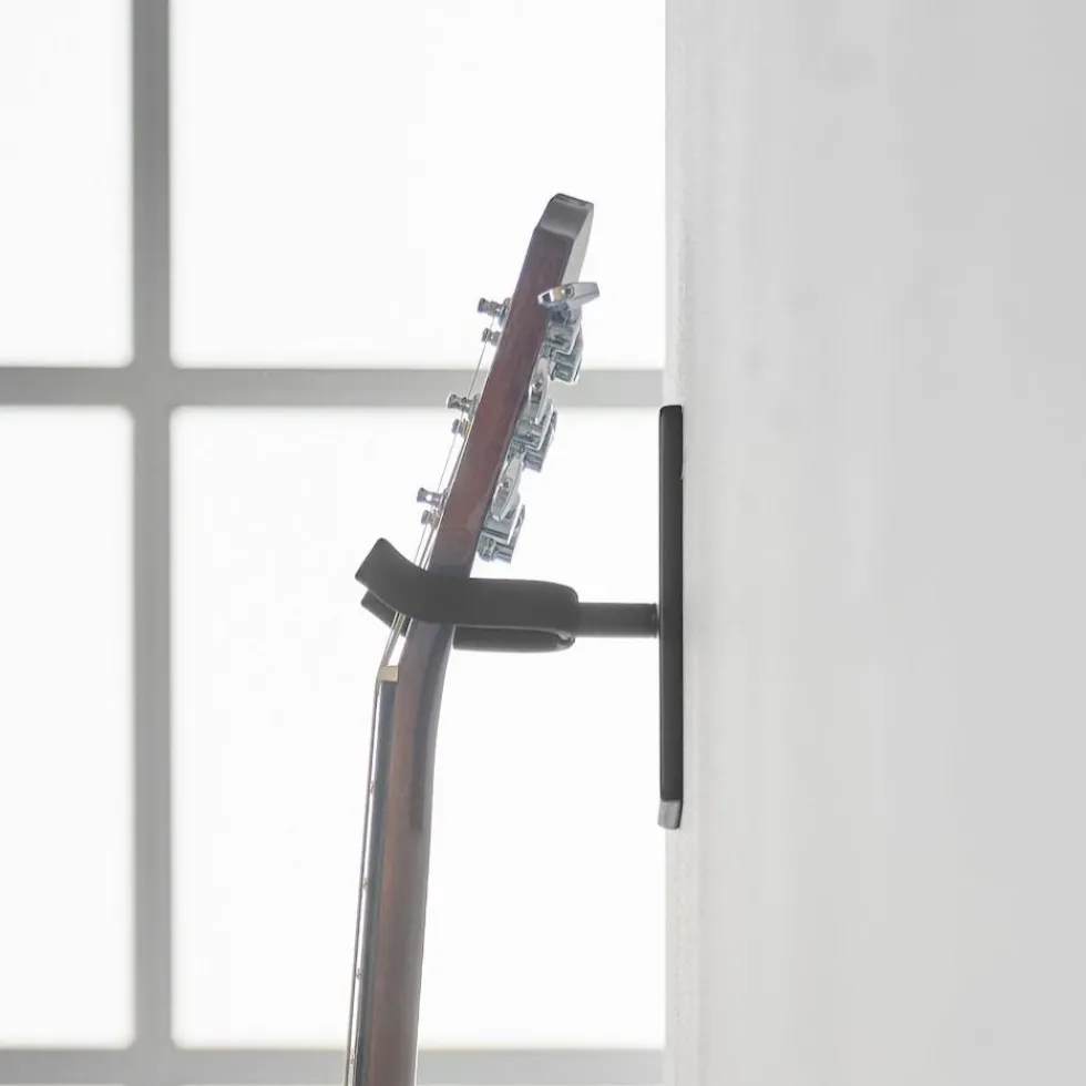 Vegghengt gitarholder sort