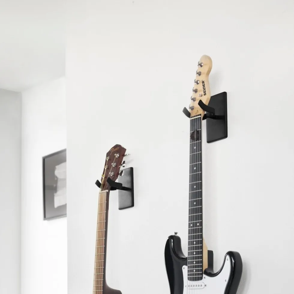 Vegghengt gitarholder sort