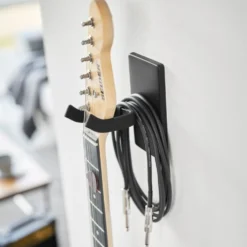 Vegghengt gitarholder sort